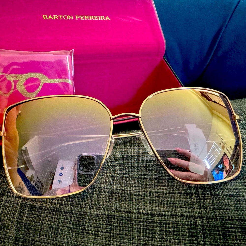BNWT Barton Pereira women’s sunglasses in Juniper.